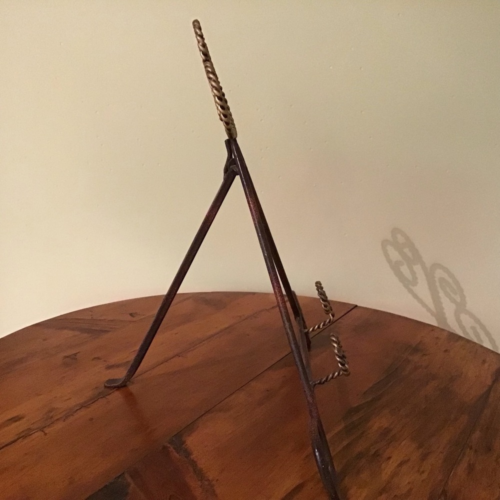 Decorative Metal Easels in Bronze and Gold - Picture 5 of 6